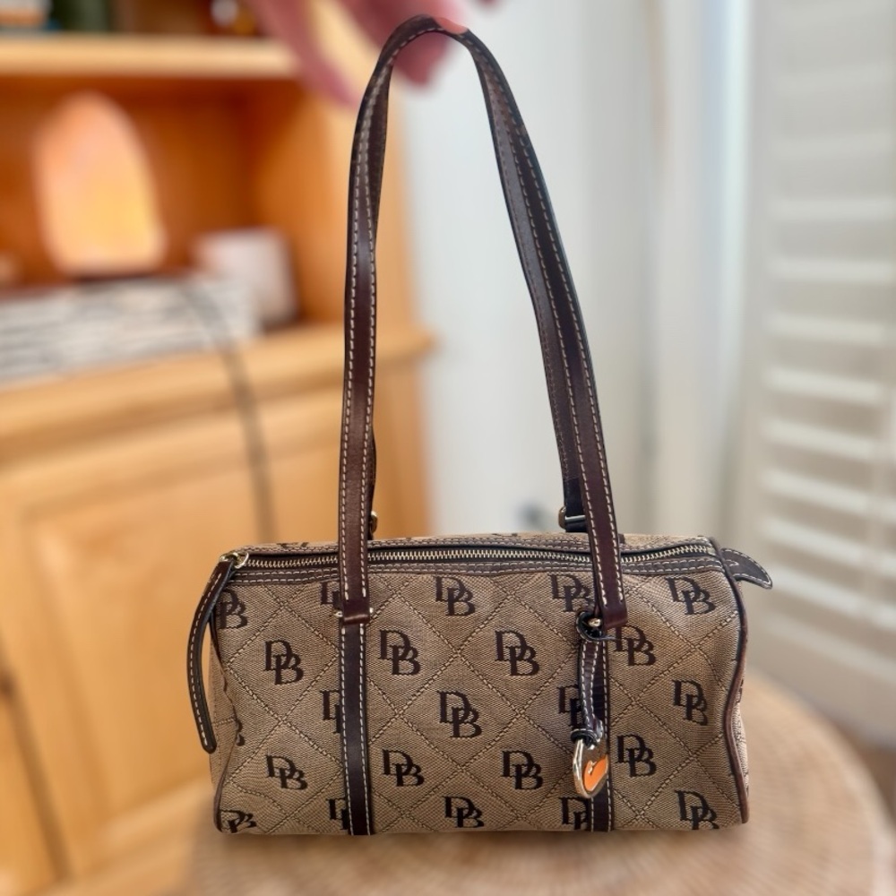 SOLD: Vintage Dooney & Bourke DB Monogram Barrel Bag. - Picture 3 of 9